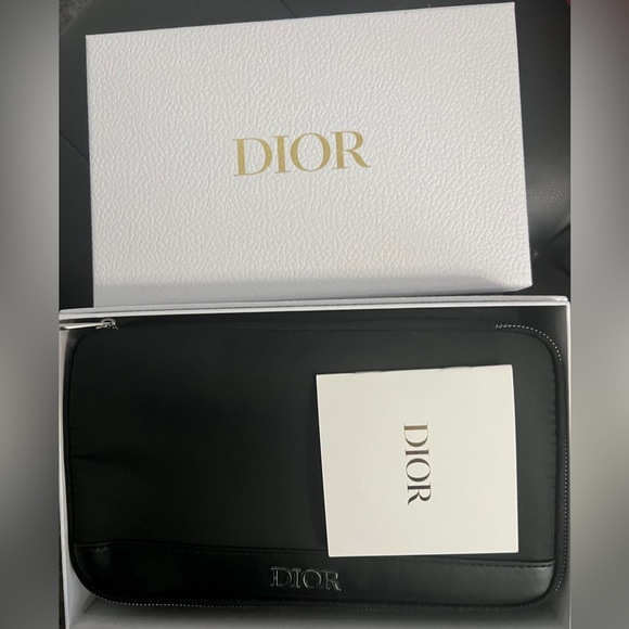 NIB Christian Dior Backstage makeup brush set with travel case. NIB with samples - Picture 2 of 10